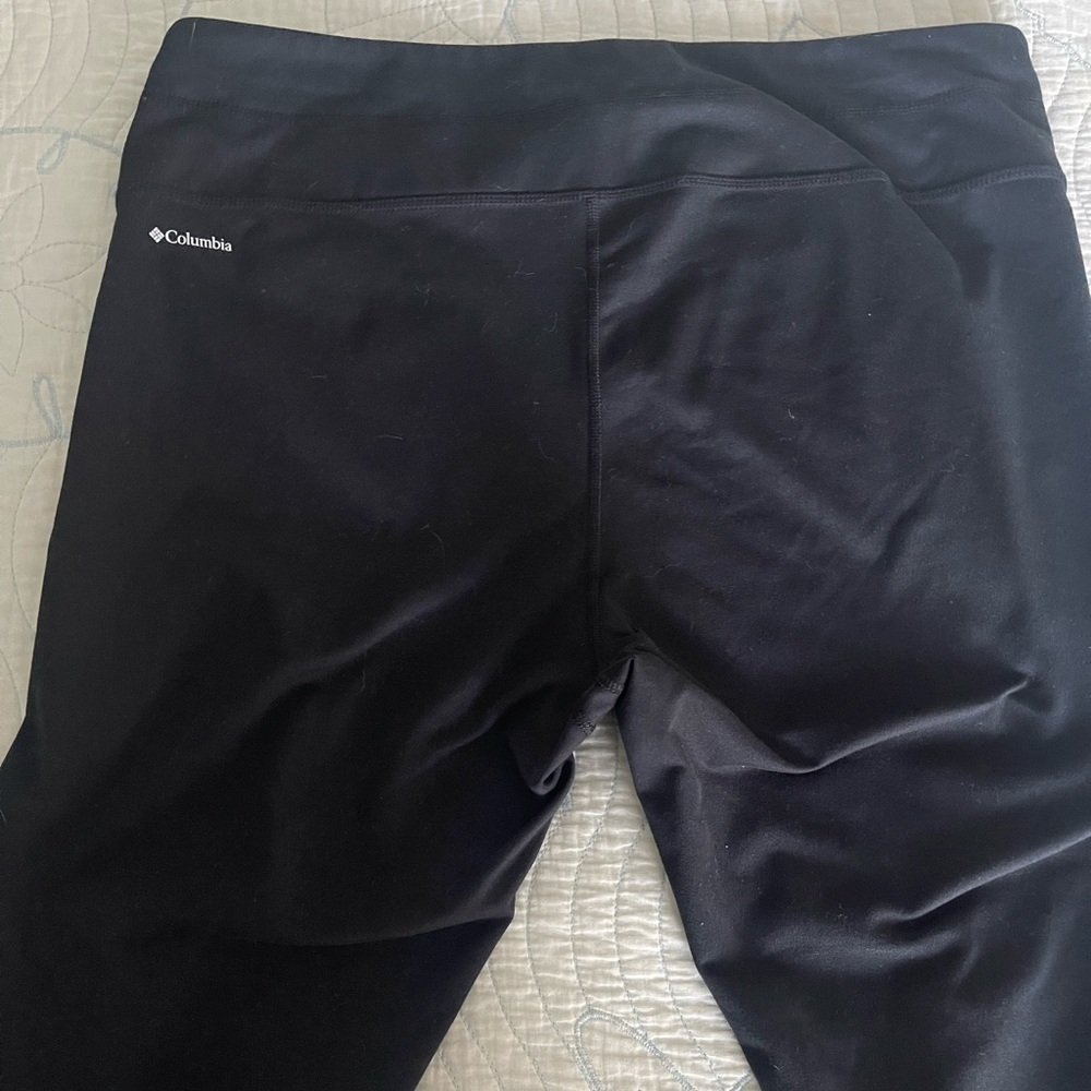 Black Columbia women’s XL leggings.